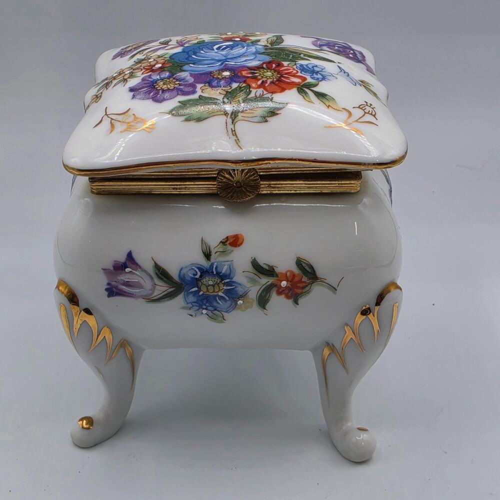 Vintage Porcelain Floral Trinket Jewelry Box Footed Hinged Gold Trim C8854 Paint